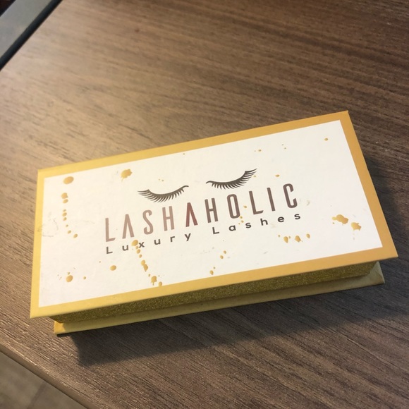 LASHAHOLIC INSTAGLAM LUXURY LASHES - Picture 2 of 2